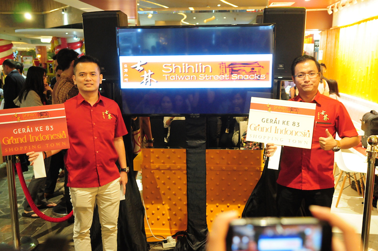 NGEMIL JAJANAN TAIWAN  DI GRAND INDONESIA